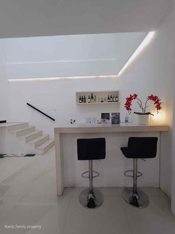 dijual rumah jalan raya bintaro sektor 3