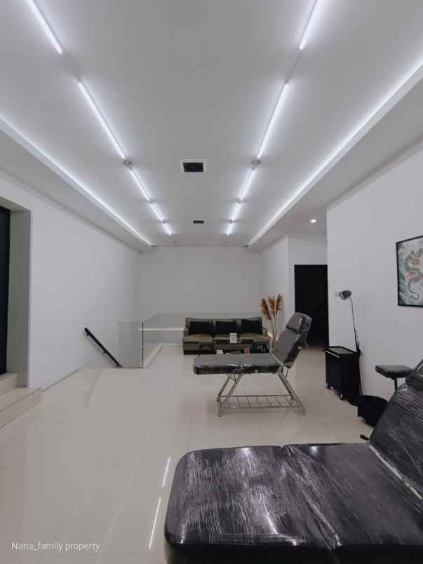 dijual rumah jalan raya bintaro sektor 3