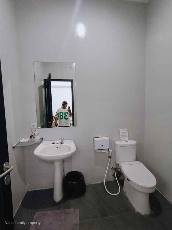 dijual rumah jalan raya bintaro sektor 3