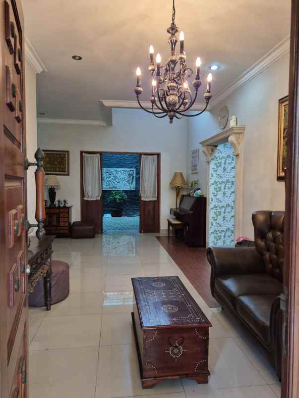 dijual rumah jalan raya cirendeu permai