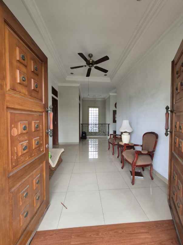 dijual rumah jalan raya cirendeu permai