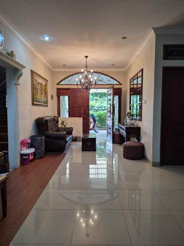 dijual rumah jalan raya cirendeu permai