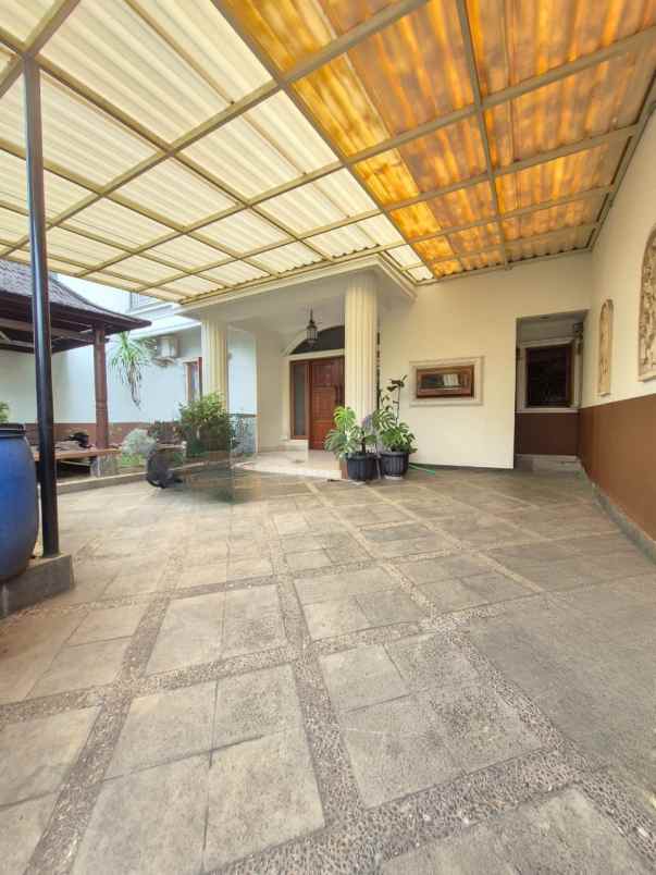 dijual rumah jalan raya cirendeu permai