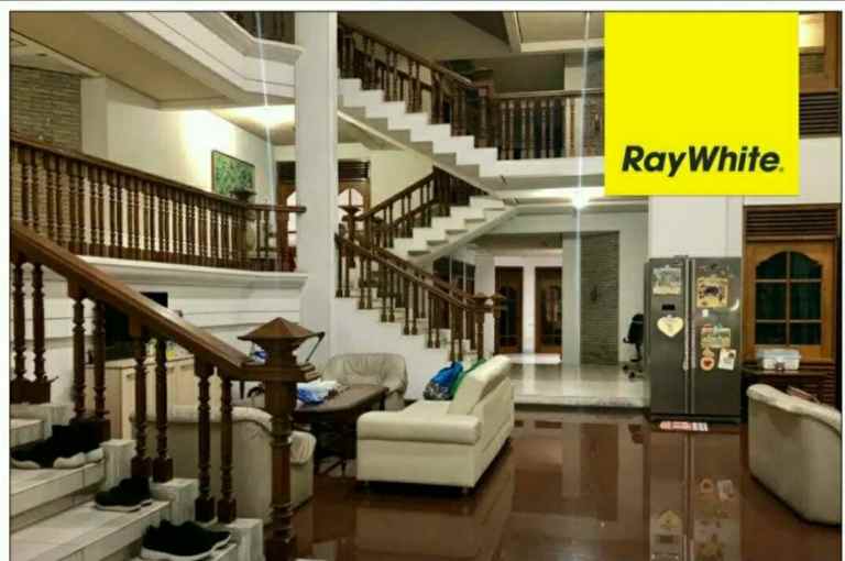 dijual rumah jalan raya darmo