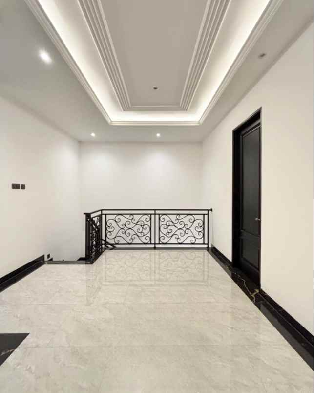 dijual rumah jalan raya jagakarsa