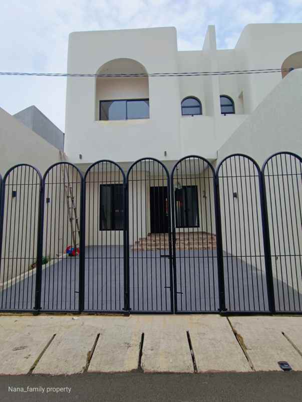 dijual rumah jalan raya kelapa dua