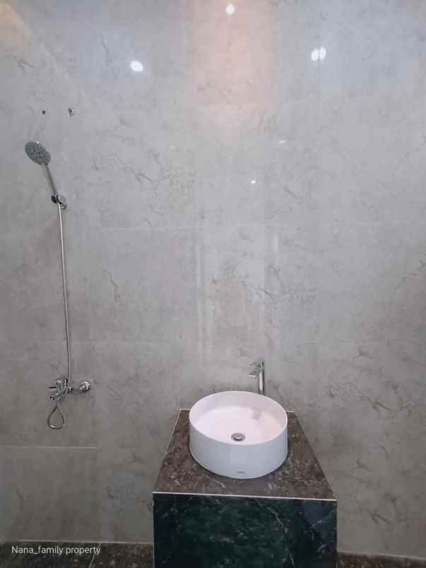 dijual rumah jalan raya kelapa dua