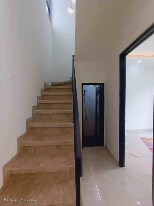 dijual rumah jalan raya kelapa dua