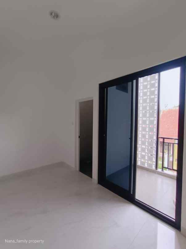 dijual rumah jalan raya pondok aren