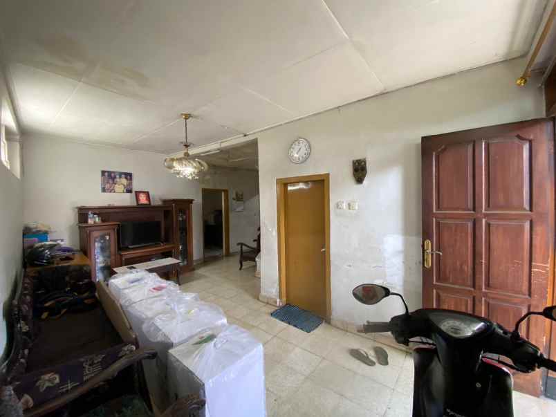 dijual rumah jalan raya utama a h