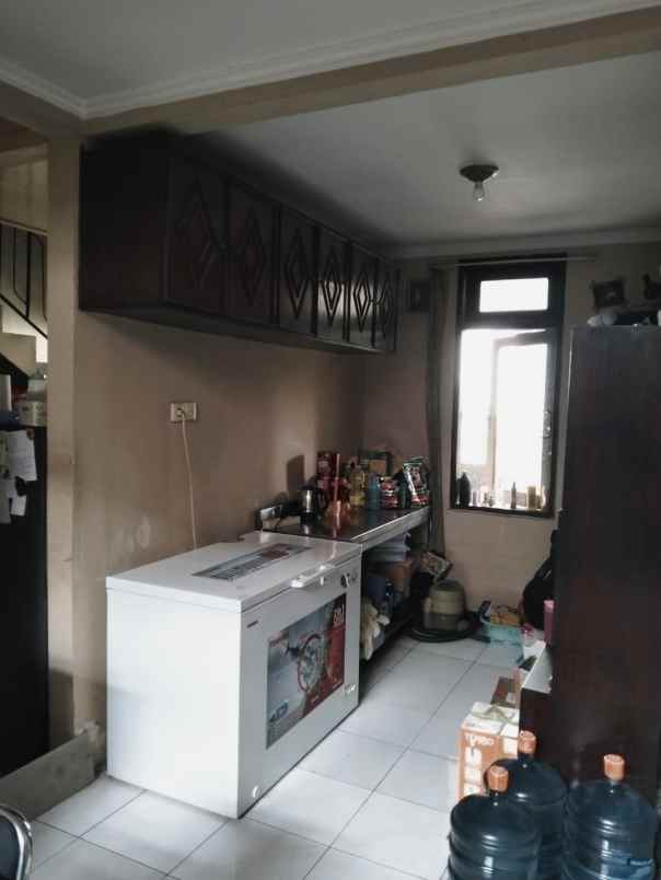 dijual rumah jalan taman puspa raya