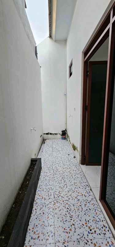 dijual rumah jambidan