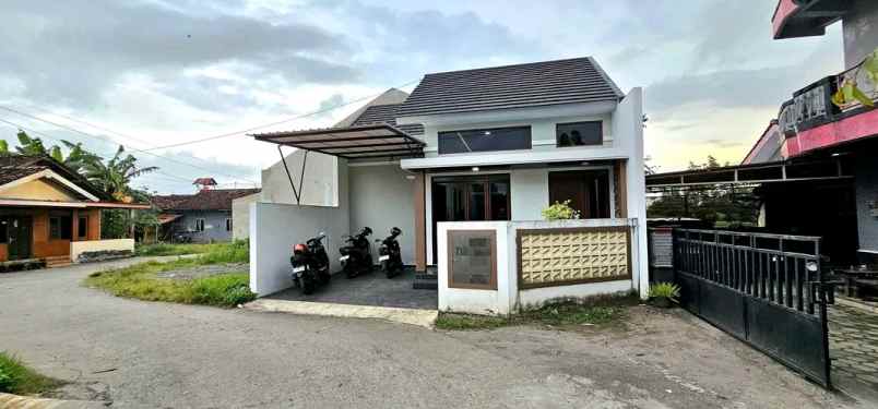 dijual rumah jambidan