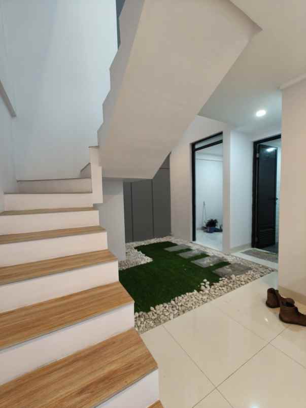 dijual rumah jatinegara kp melayu