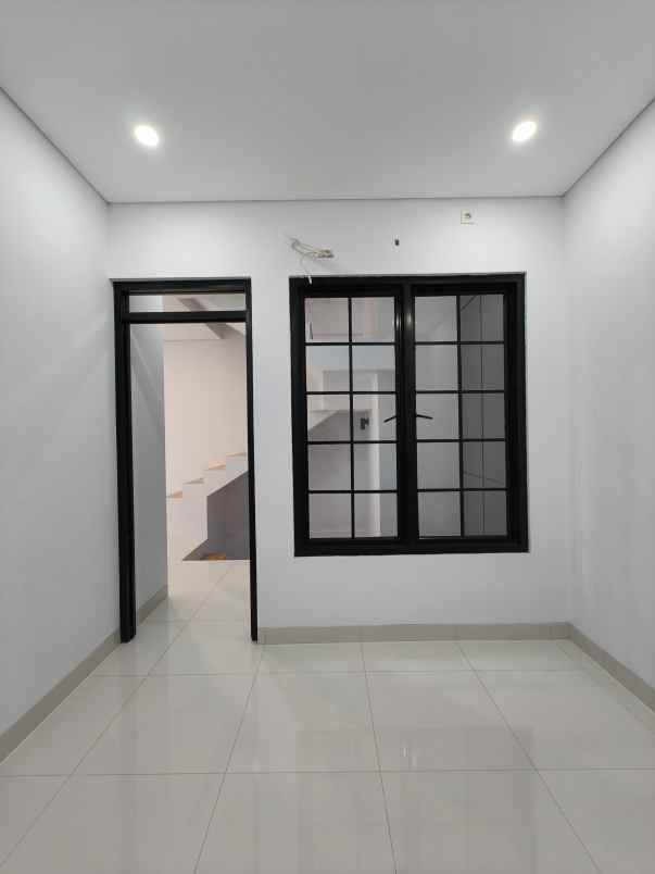 dijual rumah jatinegara kp melayu