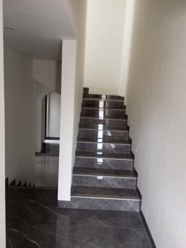 dijual rumah jl bambu apus raya bambu