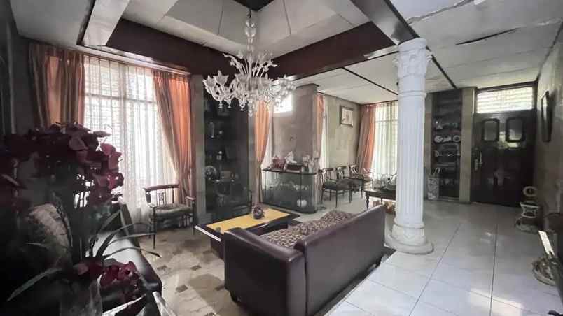 dijual rumah jl cempaka putih tengah