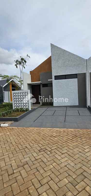 dijual rumah jl cendrawasih tajurhalang