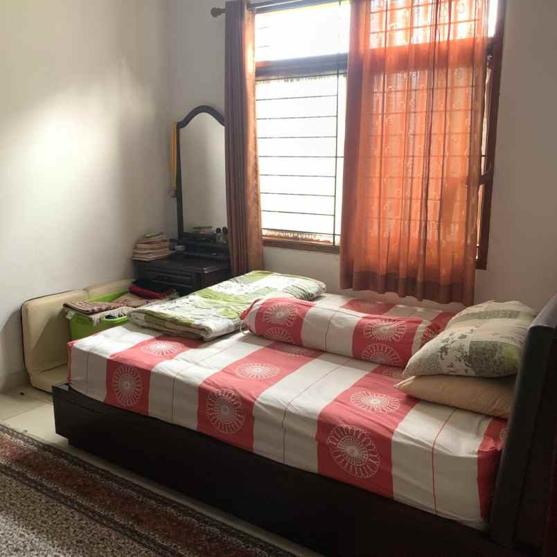 dijual rumah jl cigadung