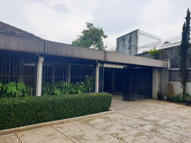 dijual rumah jl cisitu