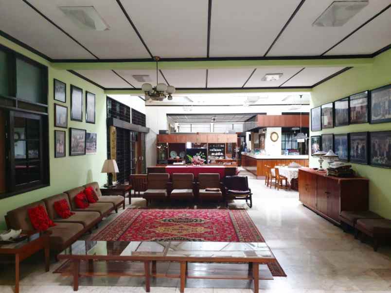 dijual rumah jl cisitu