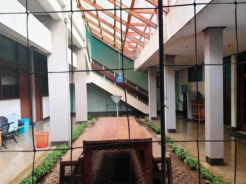 dijual rumah jl cisitu