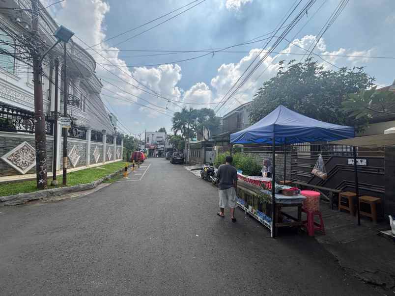 dijual rumah jl flamboyan