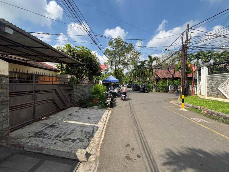 dijual rumah jl flamboyan