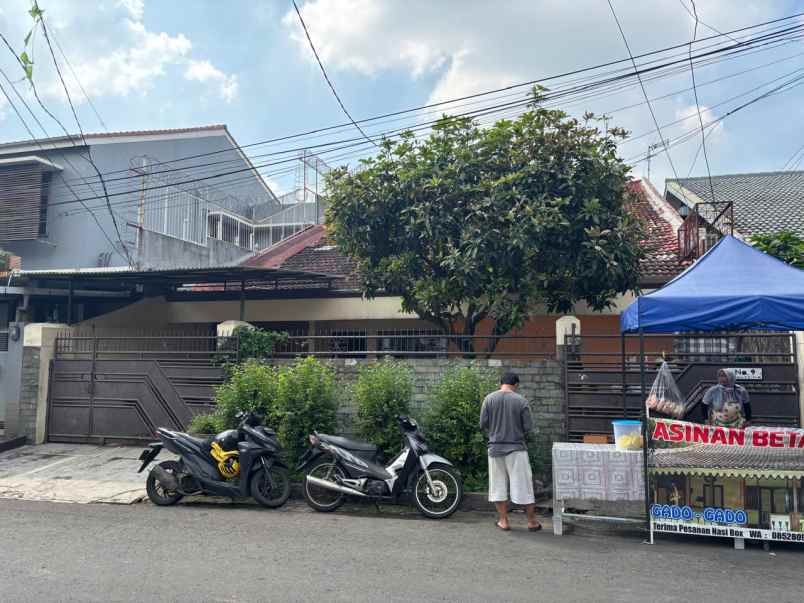 dijual rumah jl flamboyan