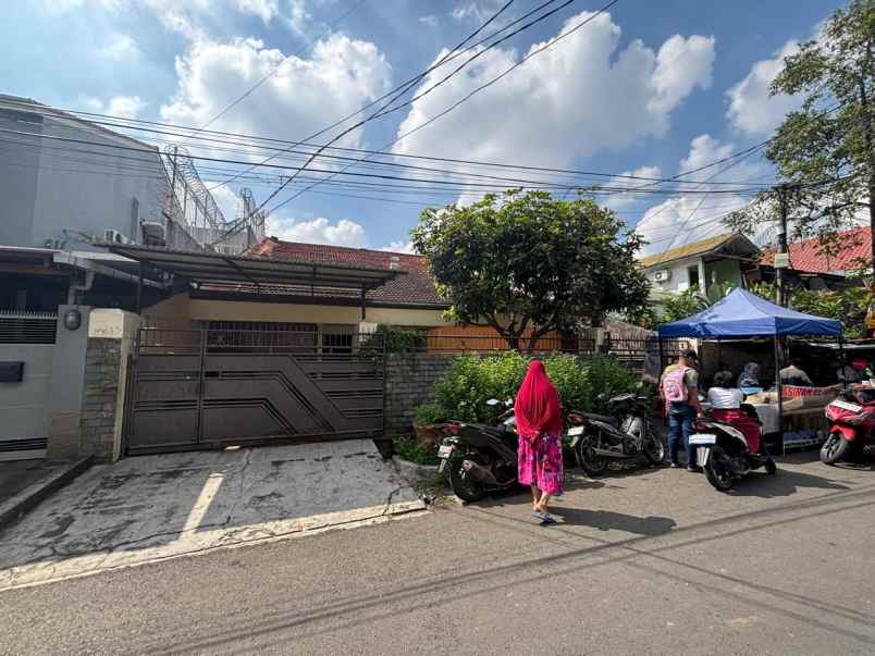 dijual rumah jl flamboyan