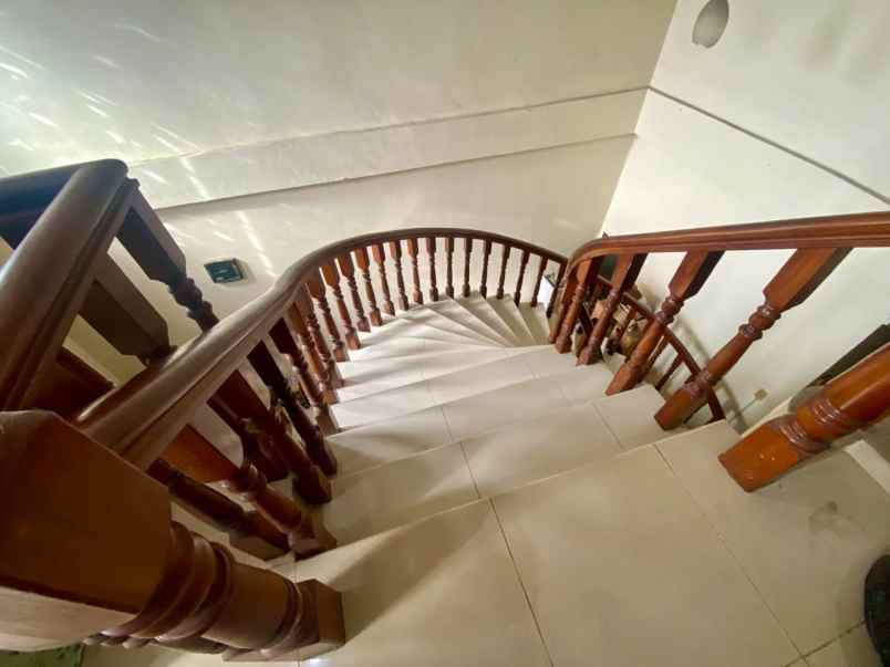 dijual rumah jl gunung sinabung