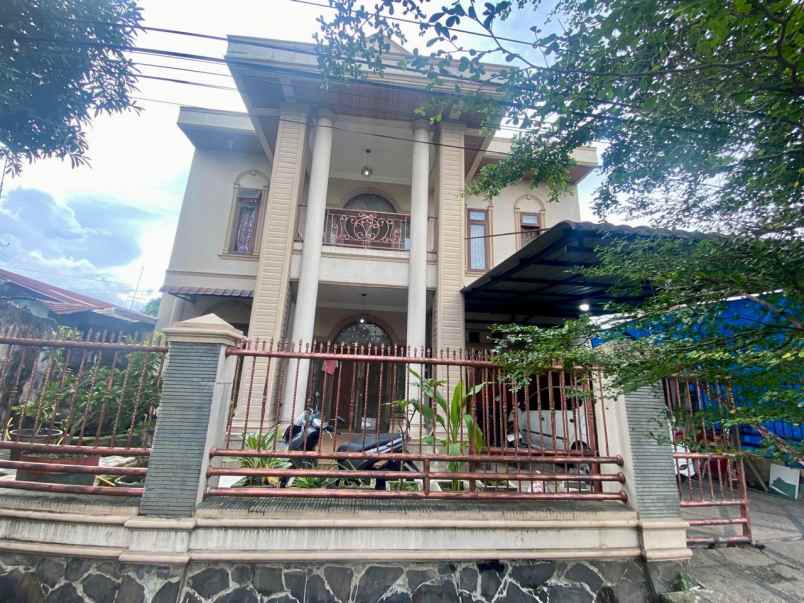 dijual rumah jl gunung sinabung