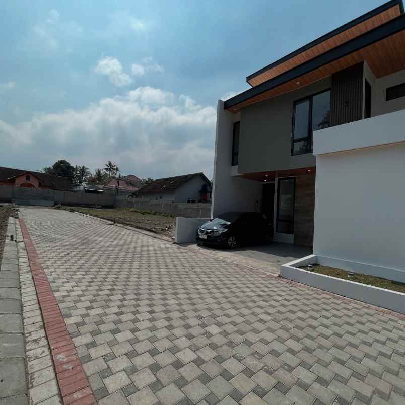 dijual rumah jl kaliurang km 12 5