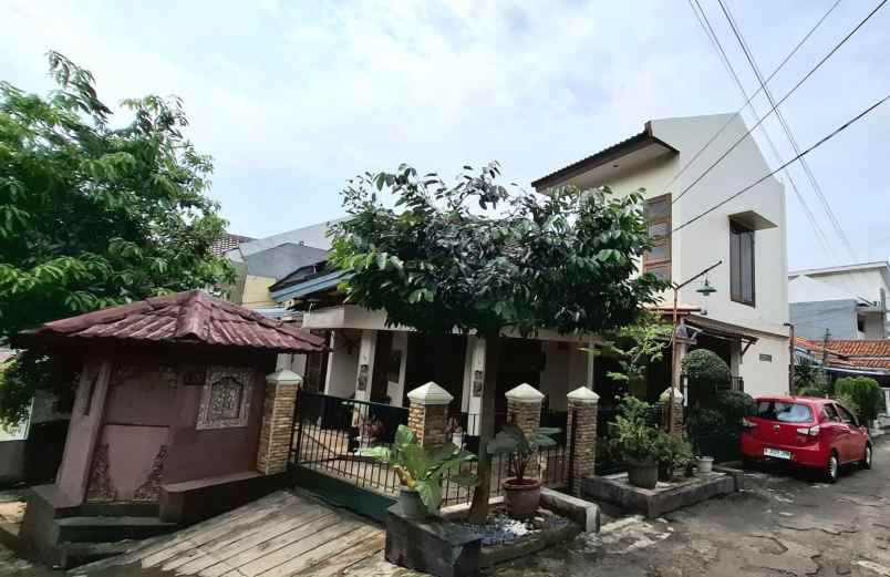 dijual rumah jl komplek mega cinere
