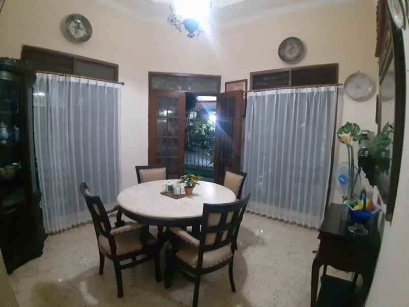 dijual rumah jl komplek mega cinere