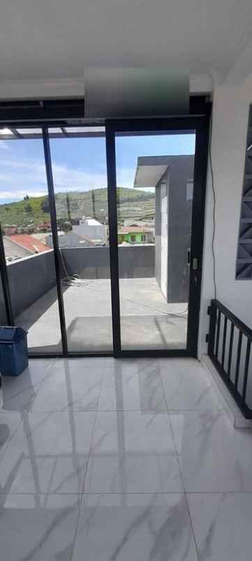 dijual rumah jl lembang