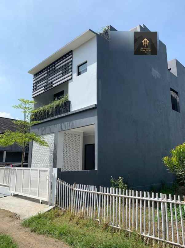 dijual rumah jl lembang