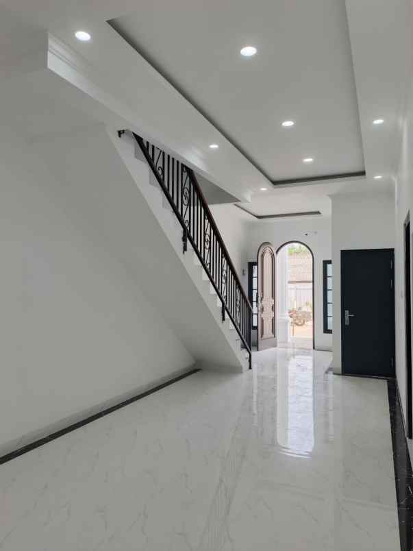 dijual rumah jl pahlawan revolusi