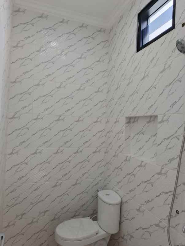 dijual rumah jl pahlawan revolusi