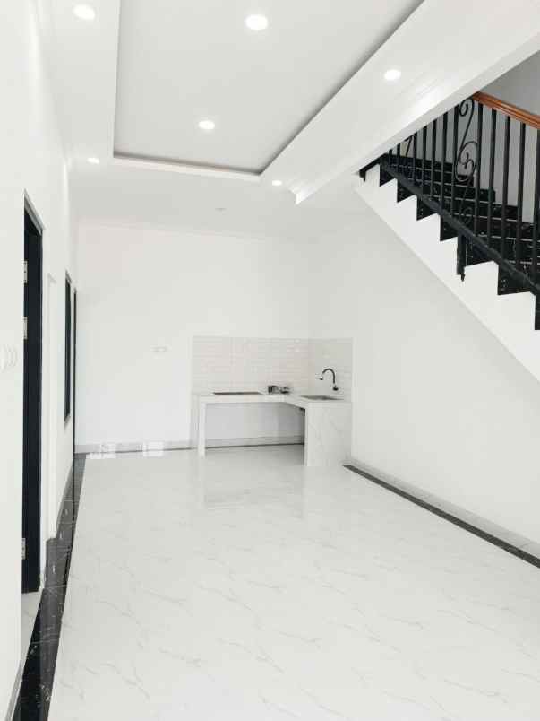 dijual rumah jl pahlawan revolusi