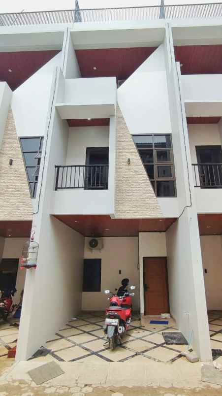 dijual rumah jl persahabatan raya