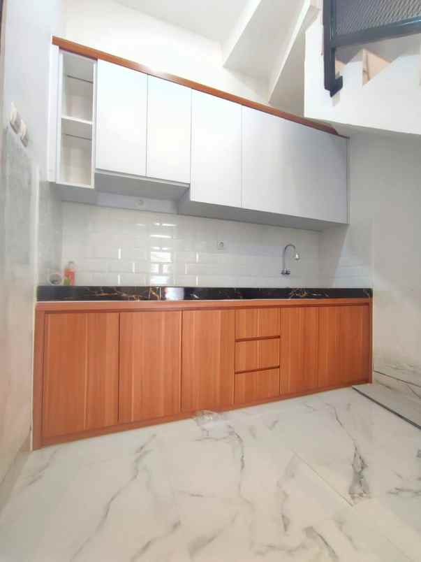 dijual rumah jl persahabatan raya