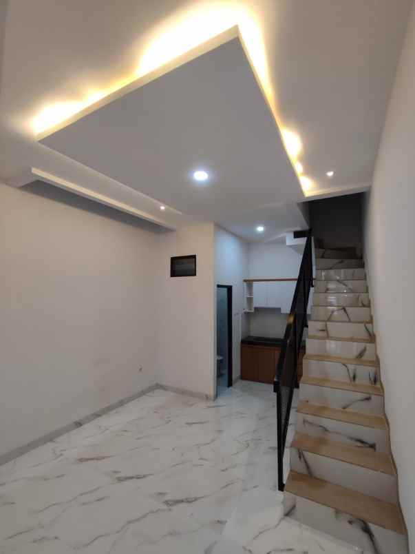 dijual rumah jl persahabatan raya