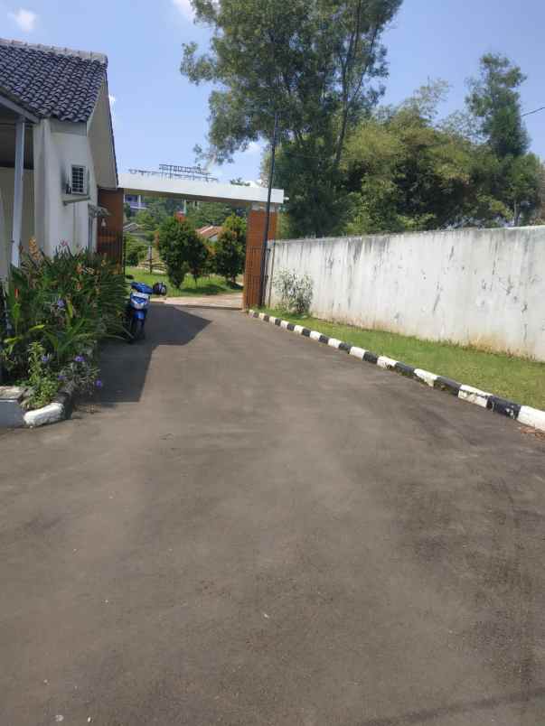 dijual rumah jl raya bedahan