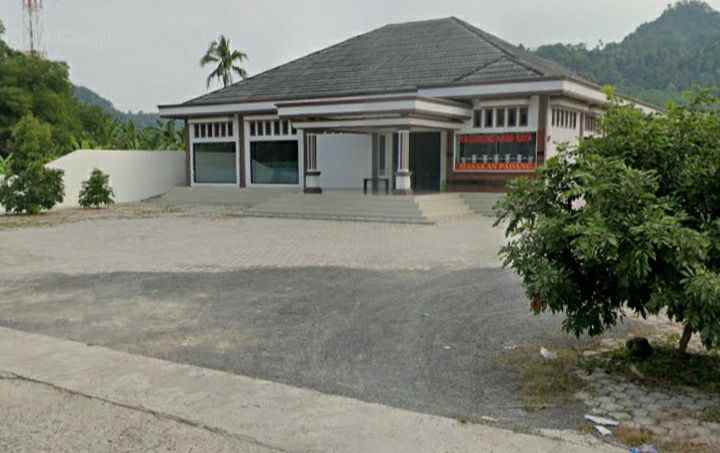 dijual rumah jl raya lempasing