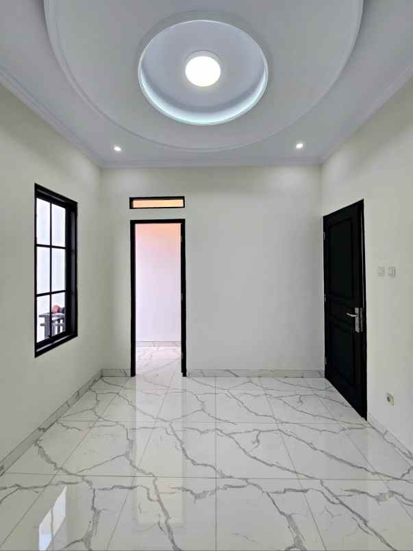 dijual rumah jl raya pramuka