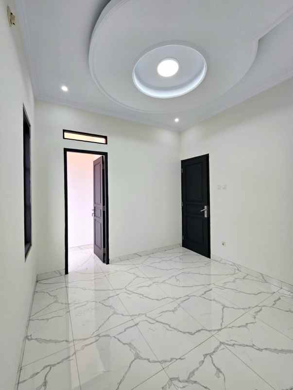 dijual rumah jl raya pramuka