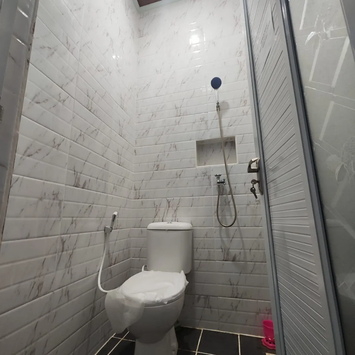 dijual rumah jl raya tapos depok