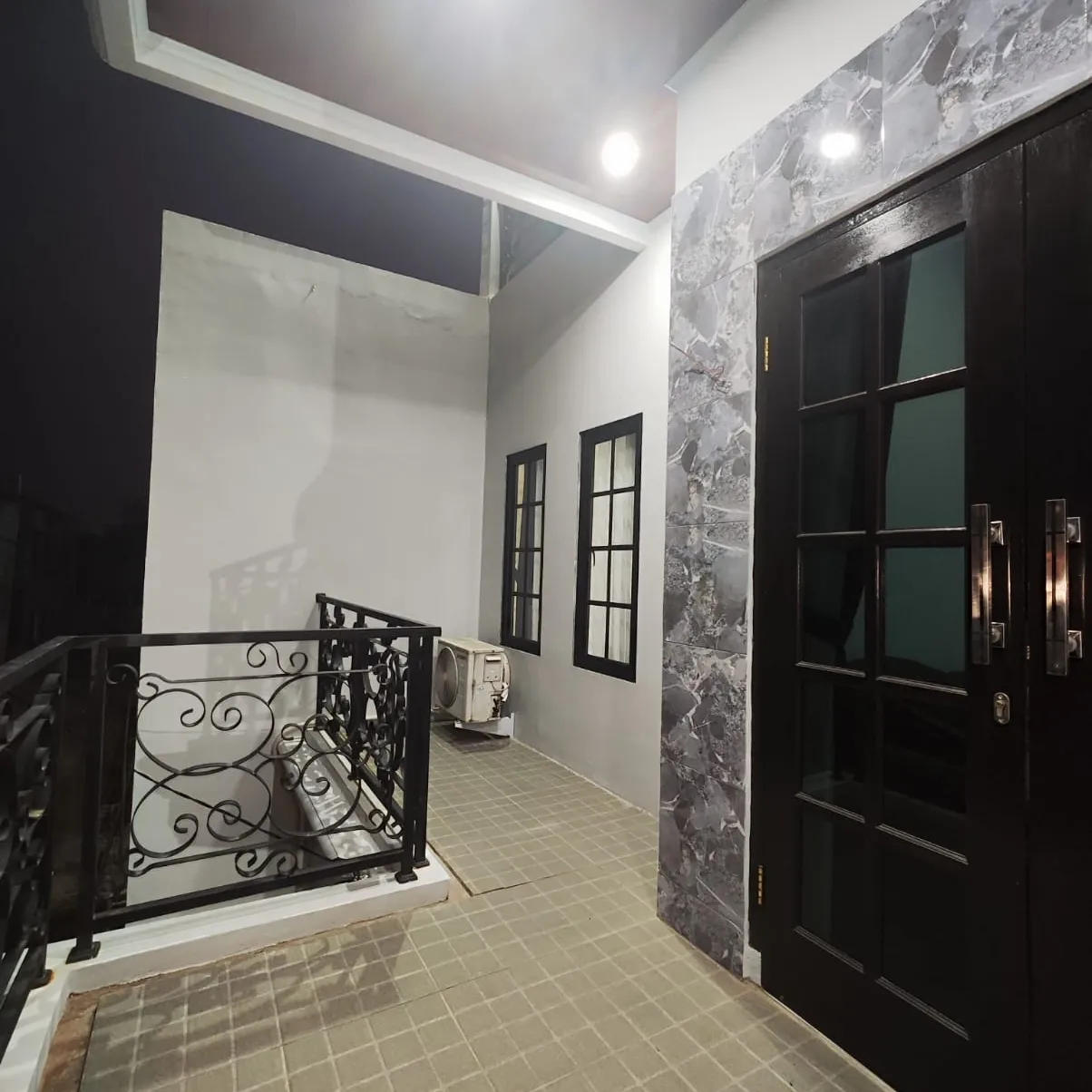 dijual rumah jl raya tapos depok