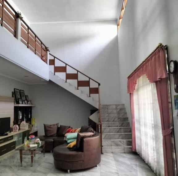 dijual rumah jl set